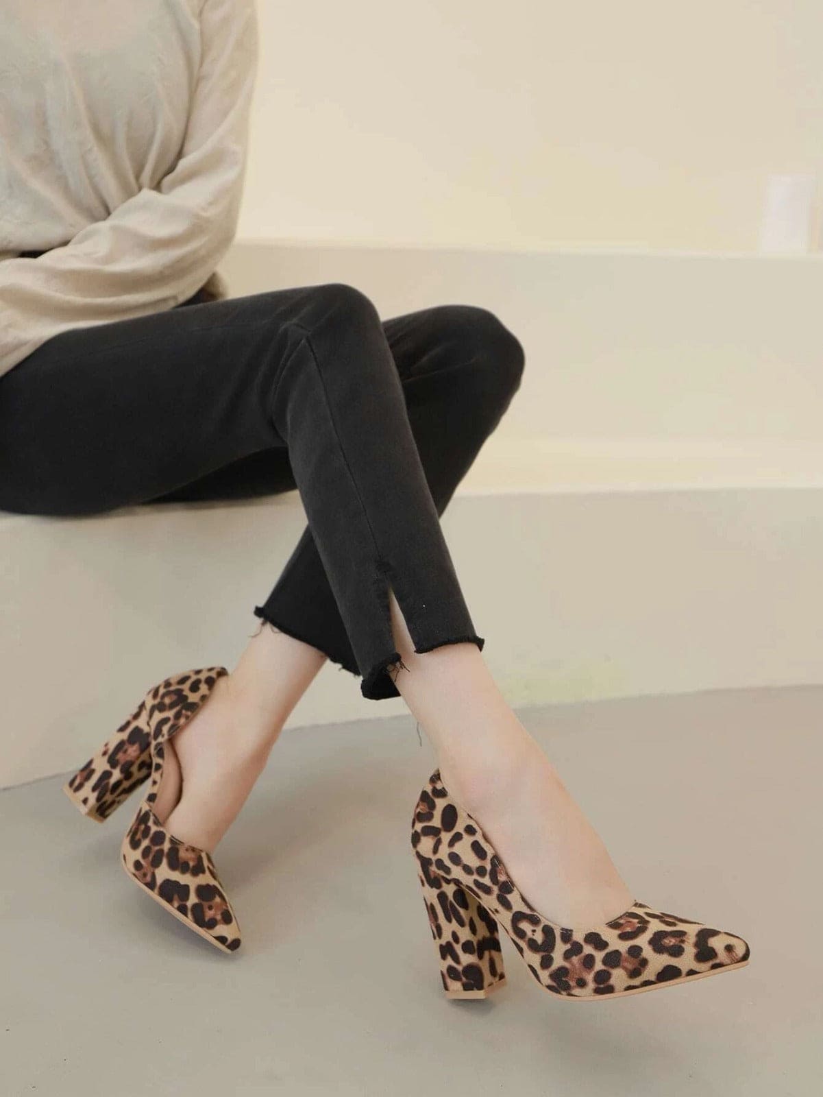 Leopard Print Pointy Toe Pumps