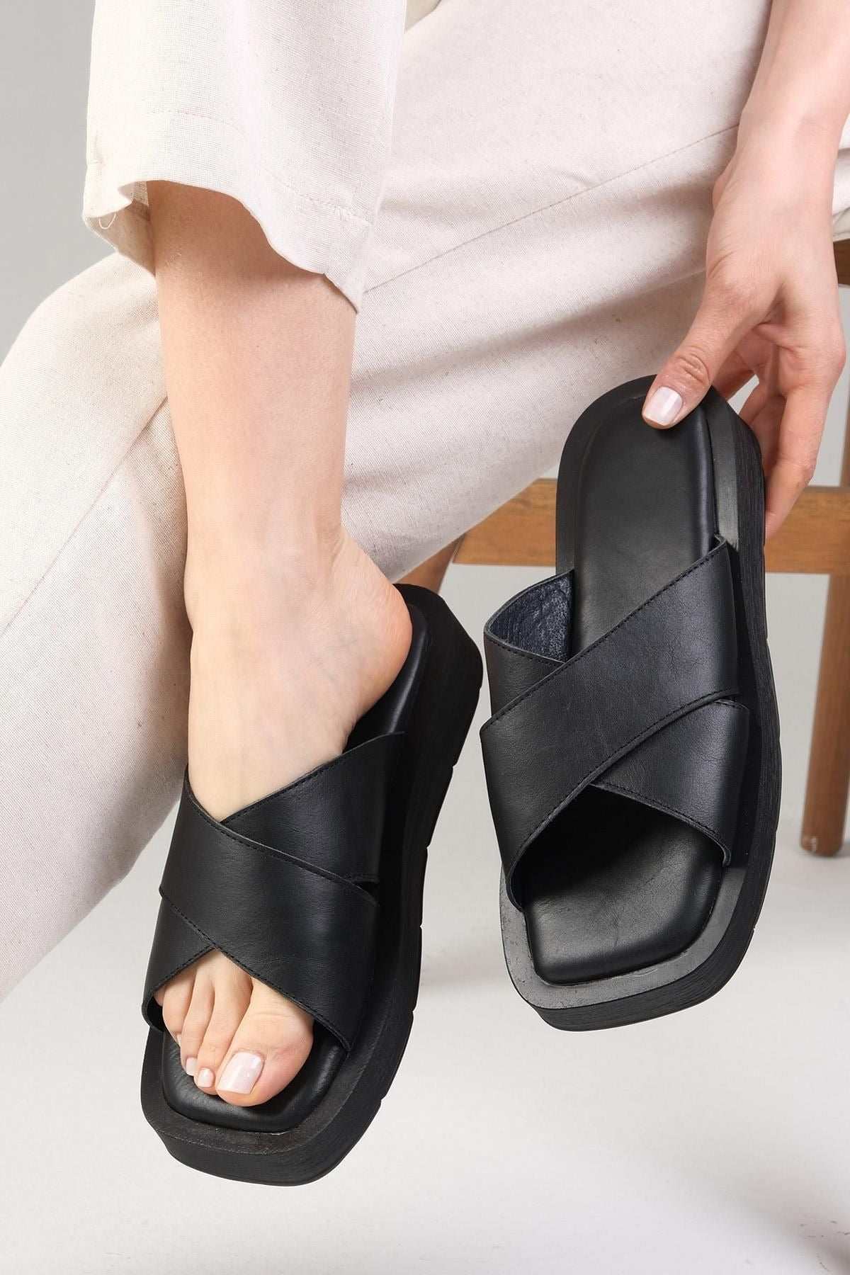 Comfy Cross-Strap Flatform Slider Flipflops