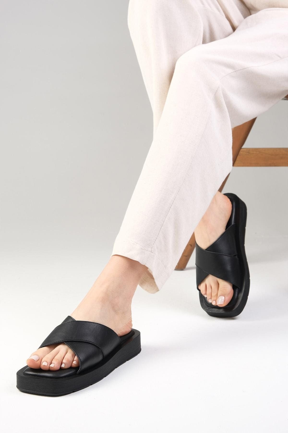 Comfy Cross-Strap Flatform Slider Flipflops